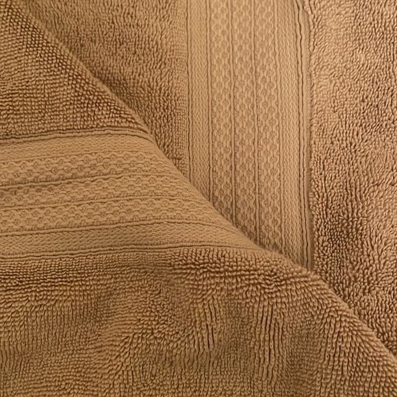 NEW Hotel collection luxury bath towel. Beige approximately 29x53 inches. - Picture 4 of 5